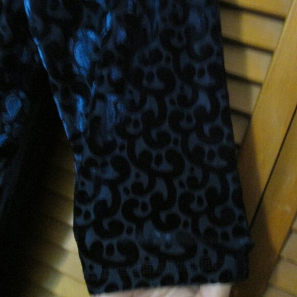 Investments top unique teal & navy velvety swirls, (see the back) size L - Picture 5 of 7